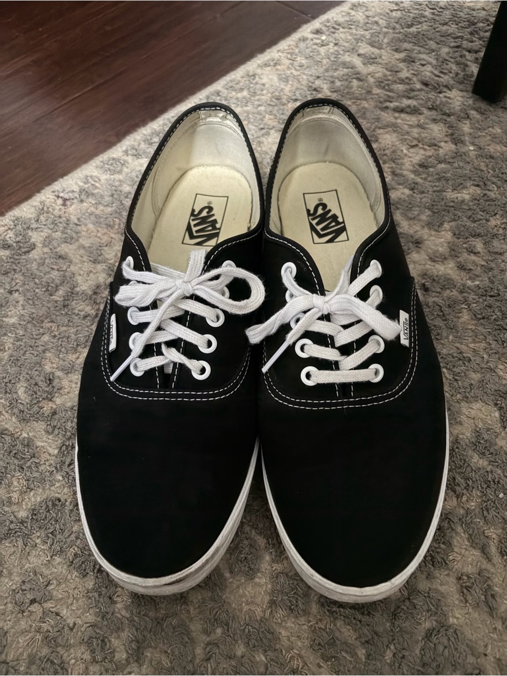 Vans Men’s Black Authentic Canvas Sneakers low pros - Picture 2 of 3